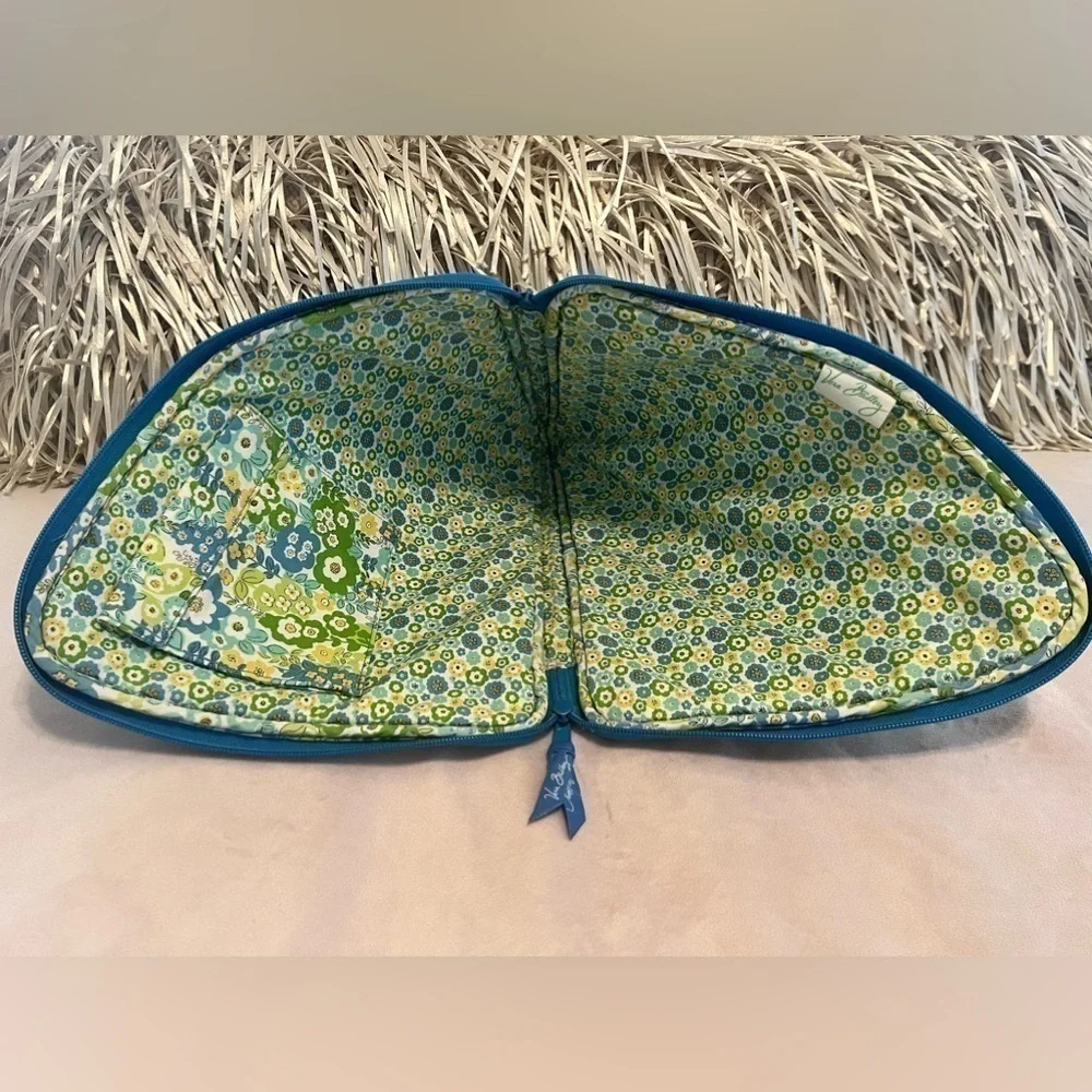 VERA BRADLEY English Meadow Reader Tech Tablet Laptop Floral Padded Case Green